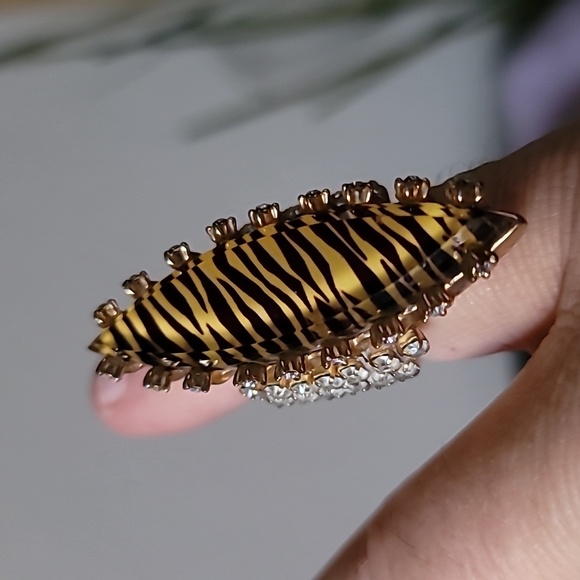 Vintage BETSEY JOHNSON Hollywood Glam Collection Tiger Stripe Cocktail Ring. 7.5 - Picture 1 of 8